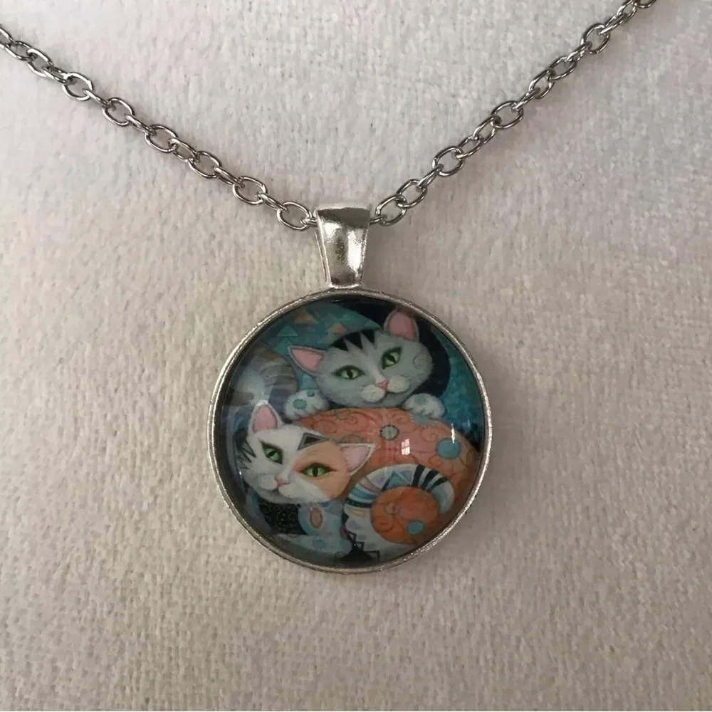 LAST 1! NEW Cats Pendant Necklace Round Cabochon Silver Tone 18” Chain Kittens